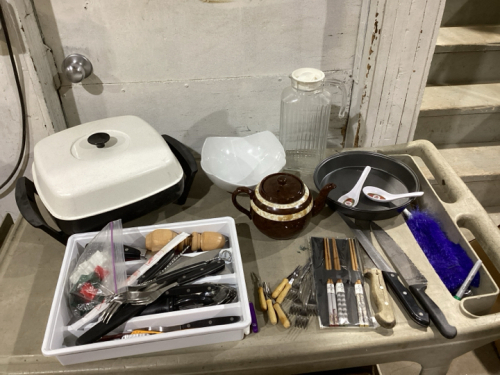 BOX W/ELECTIC FRYPAN, CAKE PANS, KNIVES, KITCHEN GADGETS