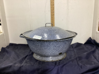 LARGE ENAMELWARE BREADPAN