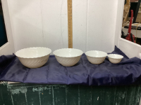 SET OF (4) FLUTED MIXING BOWLS