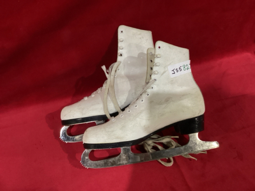 FIGURE SKATES