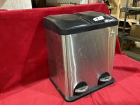 DOUBLE COMPARTMENT GARBAGE CAN