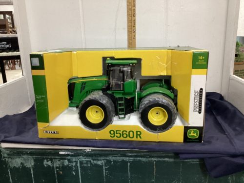 LARGE DIE CAST ERTL 9560R JD TRACTOR