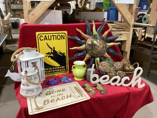 BOX W/BEACH VIBE DECOR