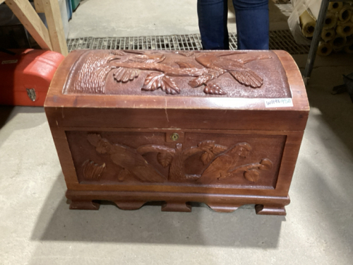 DECORATIVE WOOD TRUNK - CARVED TOUCANS