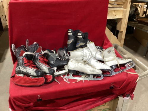 TOTE OF HOCKEY SKATES AND FIGURE SKATES