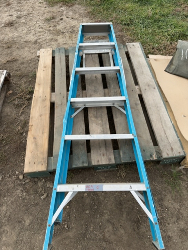 Aluminum stepladder