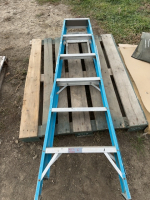 Aluminum stepladder