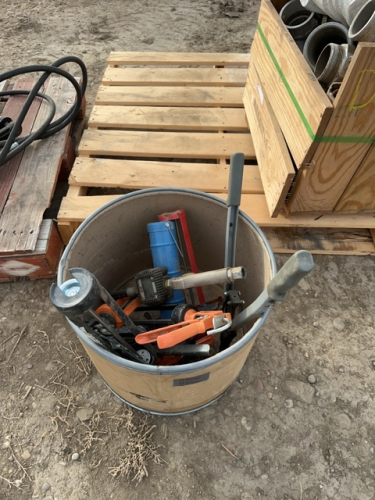 Tub of caulking, guns