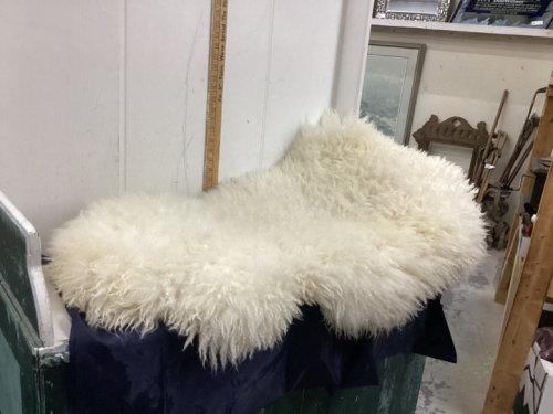 WHITE TANNED SHEEPSKIN