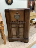 ANTIQUE CABINET RADIO - RCA VICTOR MAGIC VOICE