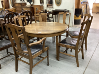 "STRAPFORD CHAIR CO." ANTIQUE WOOD DINING TABLE W/ (4) LEAVES & (6) CHAIRS