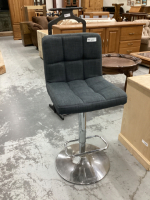 SWIVEL STOOL - ADJUSTS UP & DOWN