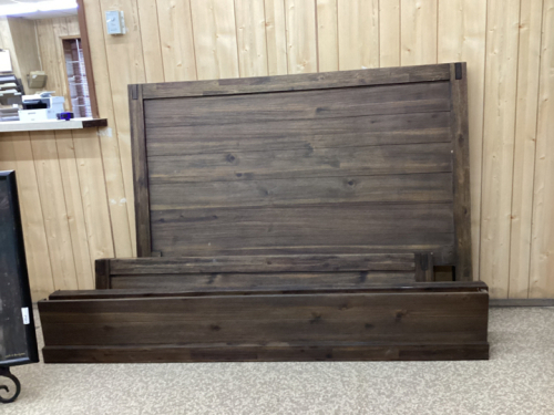 QUEEN SIZE HEADBOARD/FOOTBOARD AND RAILS