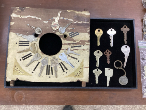 BOX WITH ASSORTED KEYS