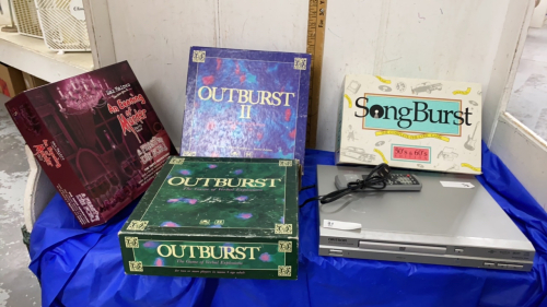 BOARD GAMES + DVD PLAYER