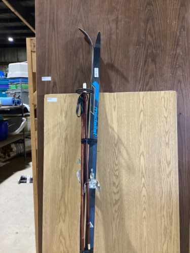 MEDAIIST CROSS COUNTRY SKIS W/ POLES