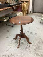 ROUND WOOD SIDE TABLE