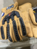 Box of work gloves - 3