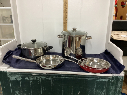 STAINLESS STEEL STOCK POT, (3) FRY PANS, POT