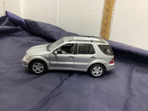 MAISTO DIE CAST MERCEDES-BENZ ML55