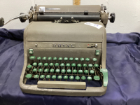 VINTAGE "ROYAL" TYPEWRITER