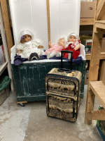 WHEELED SUITCASE W/ (3) VINTAGE DOLLS