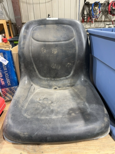 Lawnmower seat