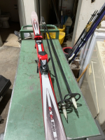 Carve 9.9 downhill skis and poles