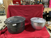 LARGE CANNER WITH RACK + ANOTHER POT