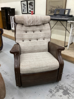 SMALLER SIZE RECLINER