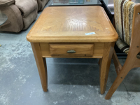 OAK FINISH END TABLE