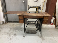 ANTIQUE TREADLE SINGER SEWING MACHINE IN CABINET