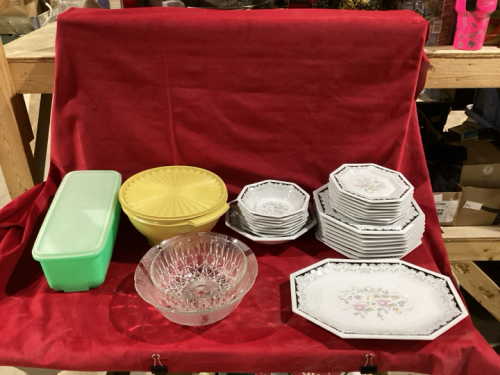 DISH SET, TUPPERWARE, GLASS SERVING BOWLS