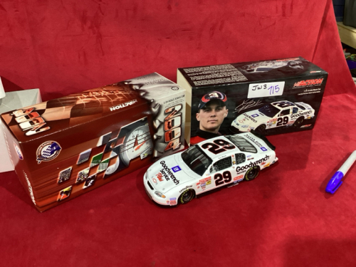 ACTIONN 1:24 SCA;E STOCK CAR KEVIN HARVICK