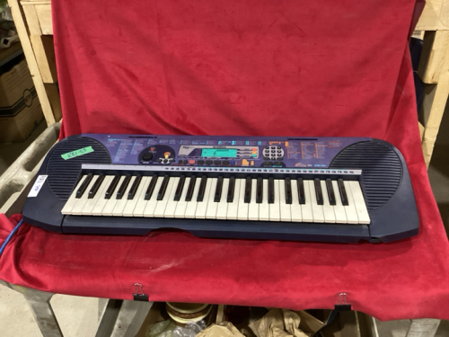 YAMAHA ELECTRONIC KEYBOARD