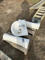 Pedestal bathroom sink