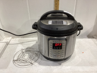 INSTAPOT 6 QUART MACHINE