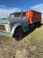 1968 GMC 950 grain truck