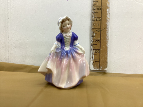 SMALL ROYAL DOULTON FIGURINE - "DINKY DO"