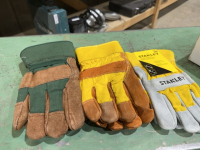 Three pairs work gloves