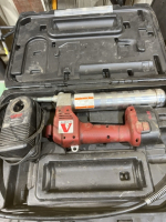 Cordless grease gun