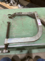 Valve spring compressor