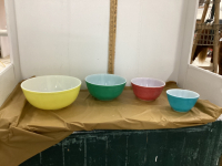 SET OF (4) VINTAGE PYREX BOWLS