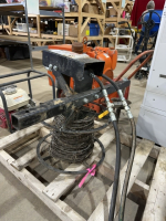 Hydraulic fence roller