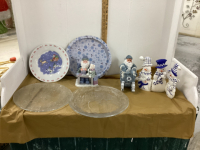 CHRISTMAS DECOR - RESIN SANTA'S, TRIFOLD SNOWMEN, PLATTERS