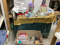 BOX OF BAKING & KITCHEN ITEMS