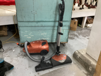 RICCAR CANISTER VACUUM