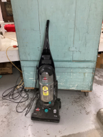 BISSELL UPRIGHT BAGLESS VACUUM