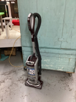 SHARK UPRIGHT VACUUM - BAGLESS