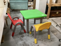 KIDS TABLE /W (2) CHAIRS